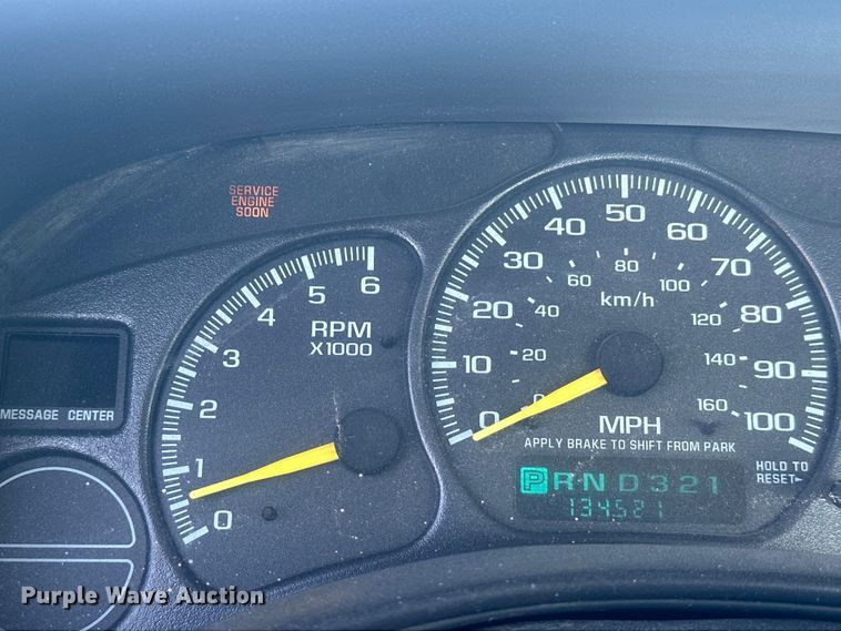 image for item EV5863 2001 Chevrolet Silverado 1500 pickup truck