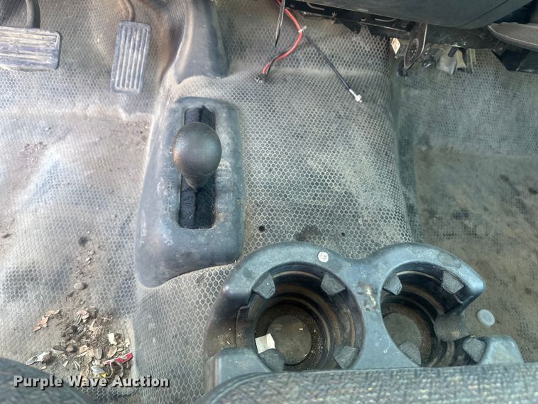 image for item EV5863 2001 Chevrolet Silverado 1500 pickup truck