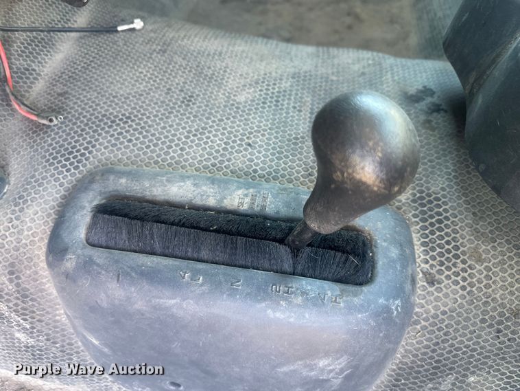 image for item EV5863 2001 Chevrolet Silverado 1500 pickup truck