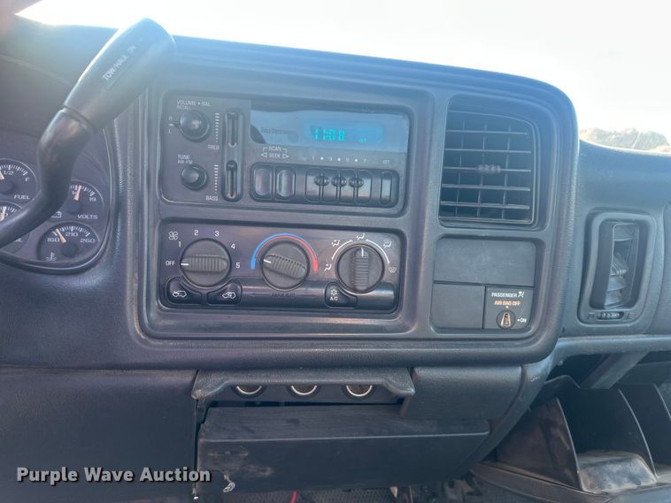 image for item EV5863 2001 Chevrolet Silverado 1500 pickup truck