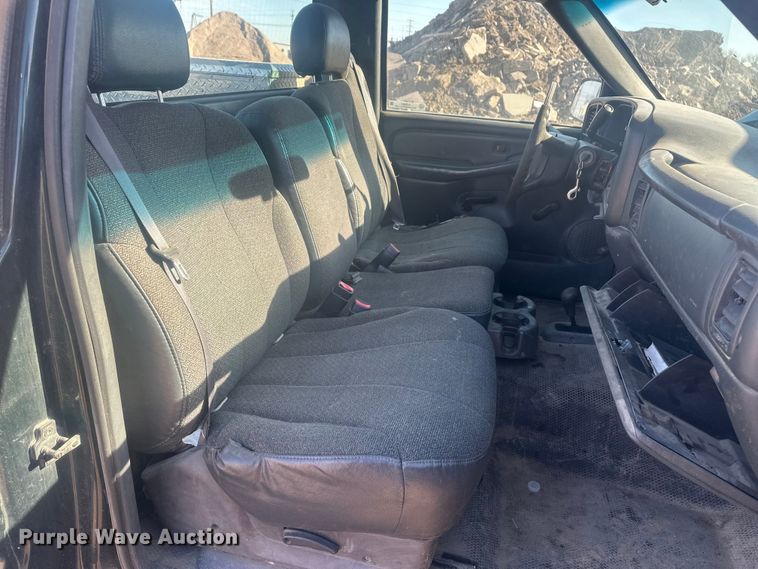 image for item EV5863 2001 Chevrolet Silverado 1500 pickup truck