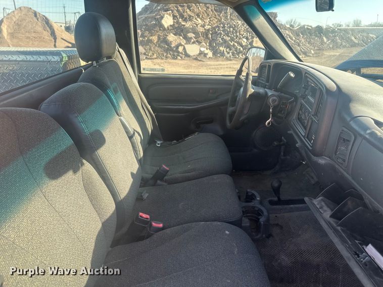image for item EV5863 2001 Chevrolet Silverado 1500 pickup truck