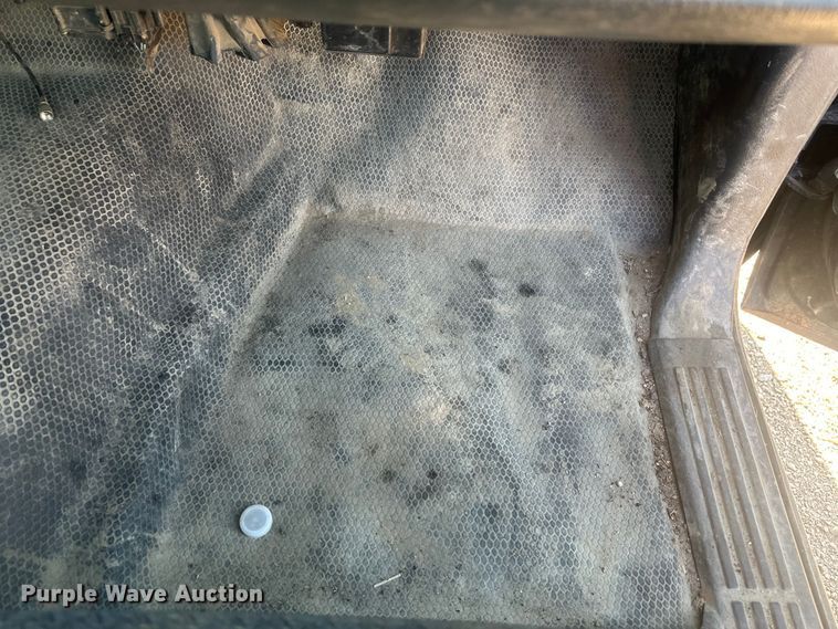 image for item EV5863 2001 Chevrolet Silverado 1500 pickup truck