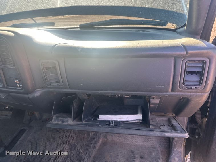 image for item EV5863 2001 Chevrolet Silverado 1500 pickup truck