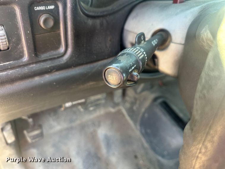 image for item EV5863 2001 Chevrolet Silverado 1500 pickup truck