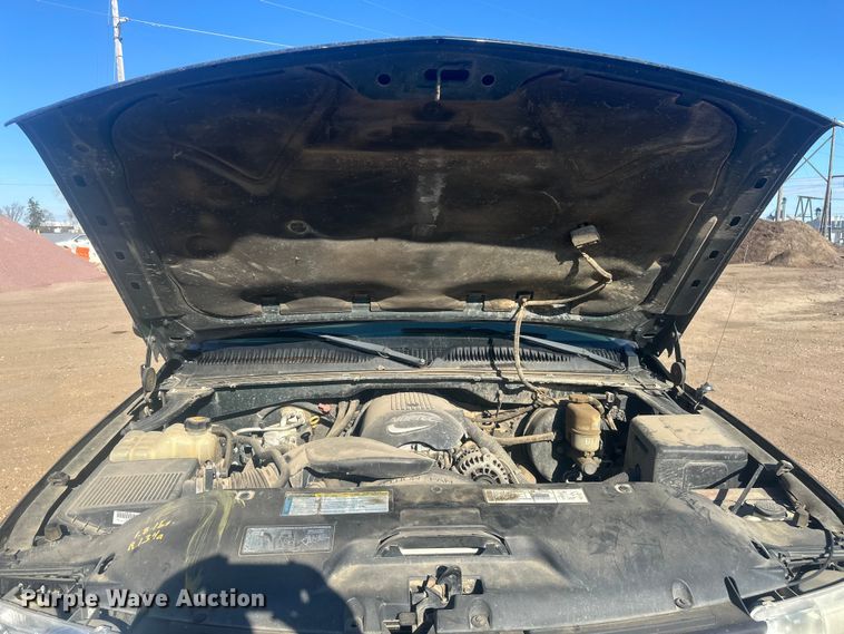 image for item EV5863 2001 Chevrolet Silverado 1500 pickup truck