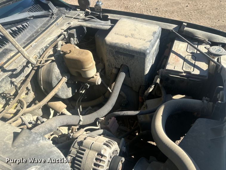 image for item EV5863 2001 Chevrolet Silverado 1500 pickup truck