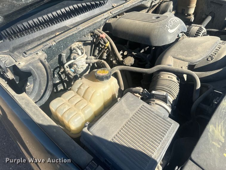 image for item EV5863 2001 Chevrolet Silverado 1500 pickup truck