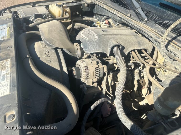 image for item EV5863 2001 Chevrolet Silverado 1500 pickup truck