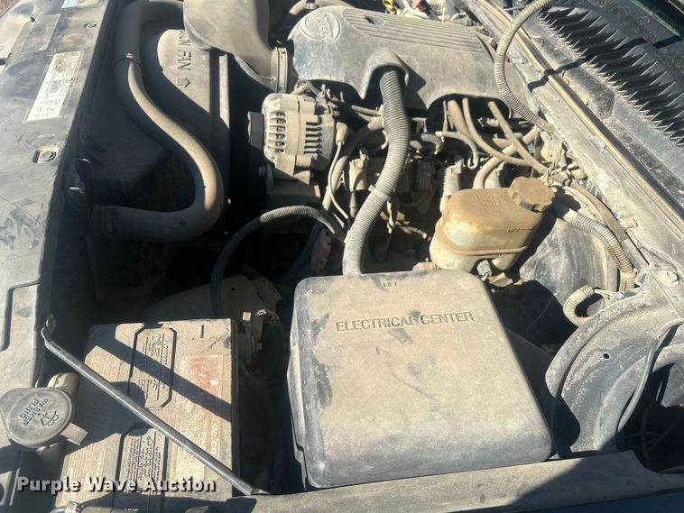 image for item EV5863 2001 Chevrolet Silverado 1500 pickup truck