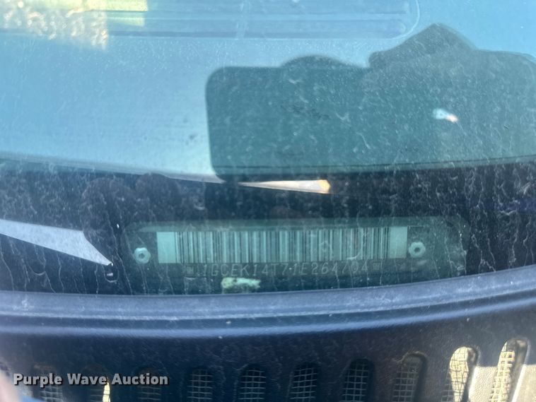 image for item EV5863 2001 Chevrolet Silverado 1500 pickup truck