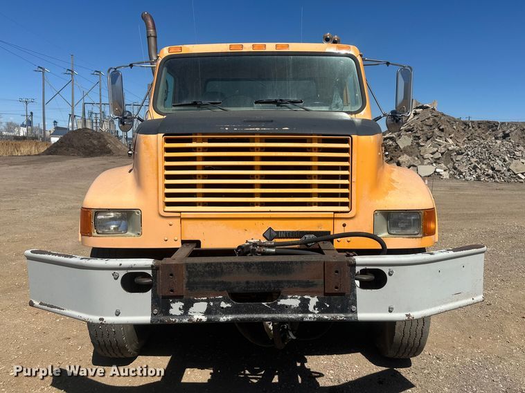 image for item EV5869 1995 International 4700 oil distributor truck