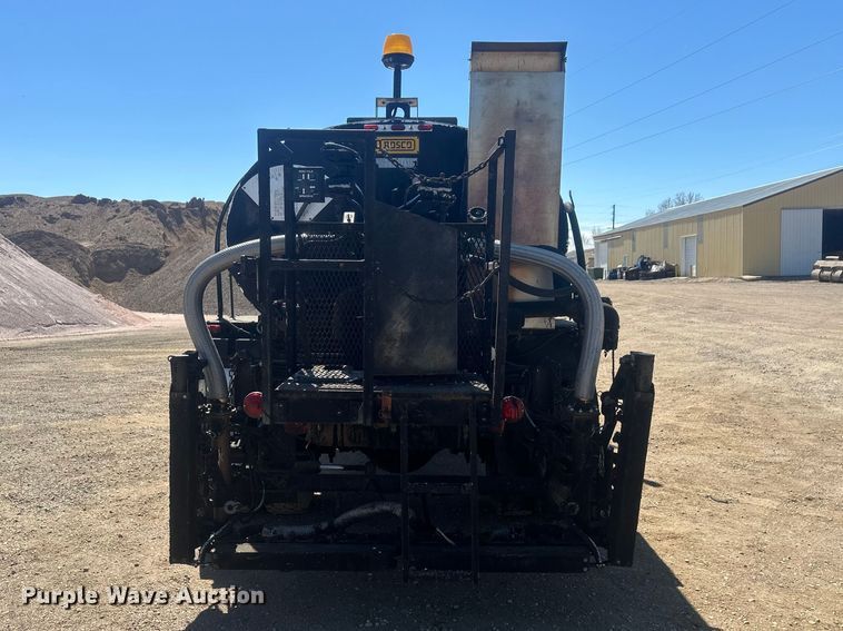 image for item EV5869 1995 International 4700 oil distributor truck