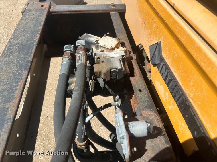 image for item EV5869 1995 International 4700 oil distributor truck
