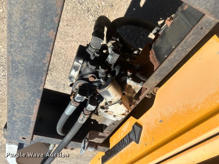 image for item EV5869 1995 International 4700 oil distributor truck