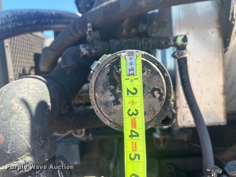 image for item EV5869 1995 International 4700 oil distributor truck