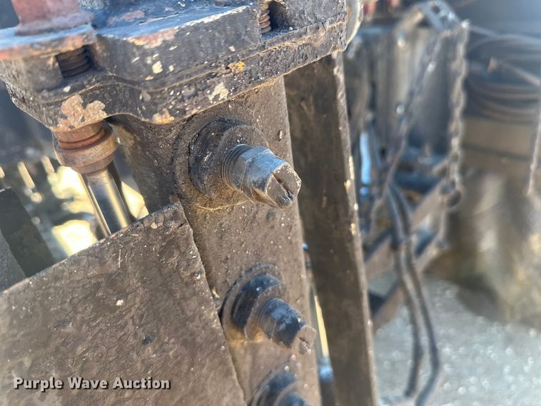 image for item EV5869 1995 International 4700 oil distributor truck