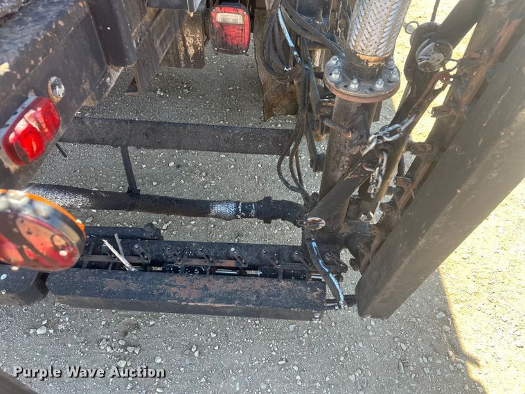 image for item EV5869 1995 International 4700 oil distributor truck