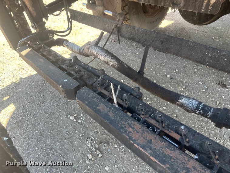 image for item EV5869 1995 International 4700 oil distributor truck