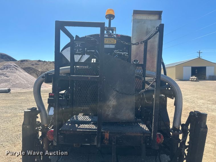 image for item EV5869 1995 International 4700 oil distributor truck