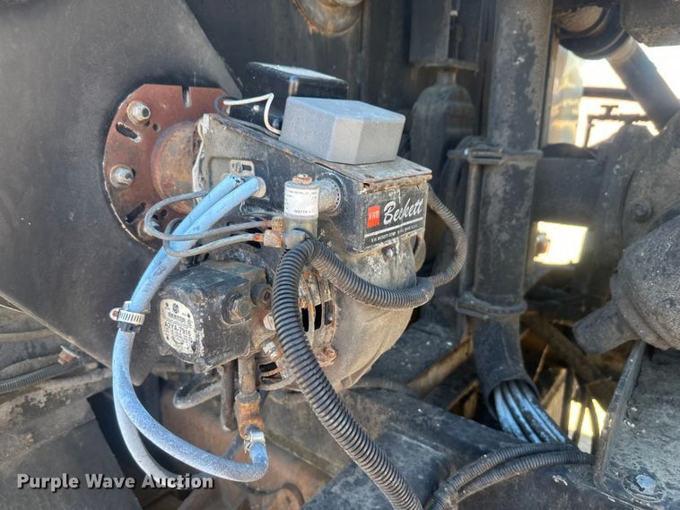 image for item EV5869 1995 International 4700 oil distributor truck