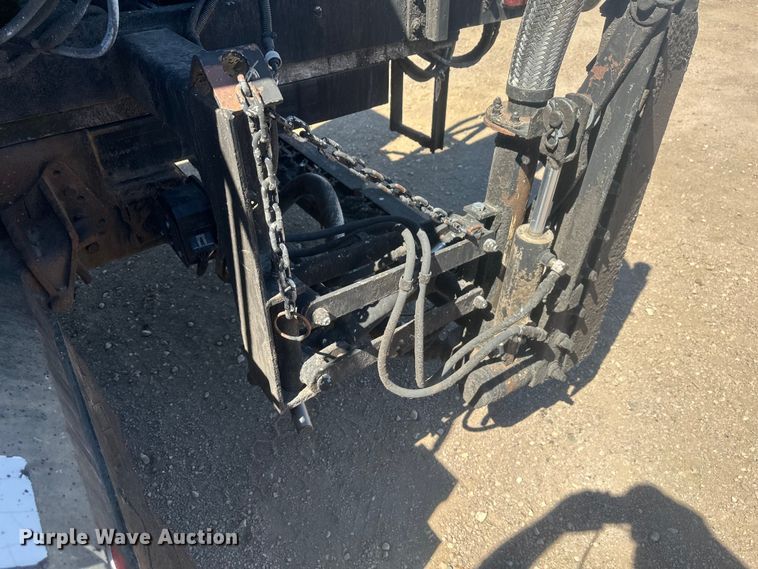 image for item EV5869 1995 International 4700 oil distributor truck