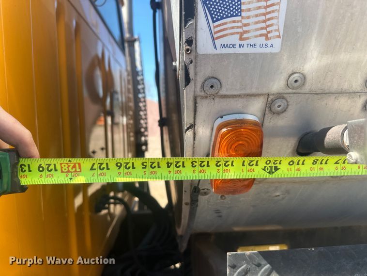 image for item EV5869 1995 International 4700 oil distributor truck