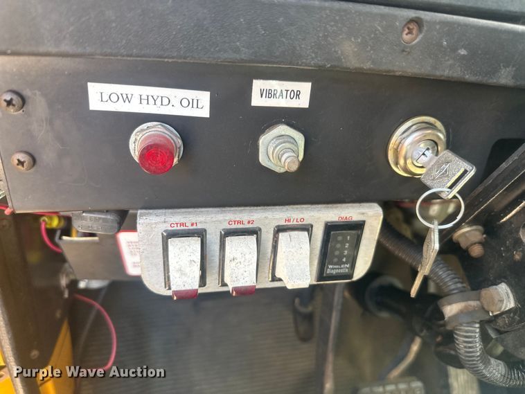 image for item EV5869 1995 International 4700 oil distributor truck