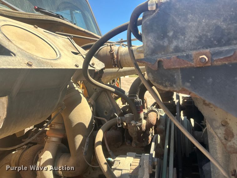 image for item EV5869 1995 International 4700 oil distributor truck