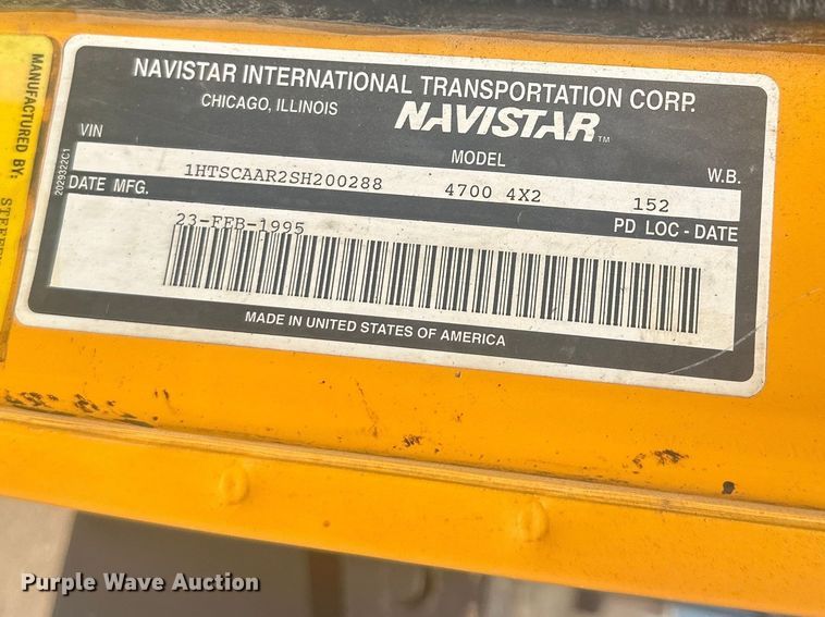 image for item EV5869 1995 International 4700 oil distributor truck
