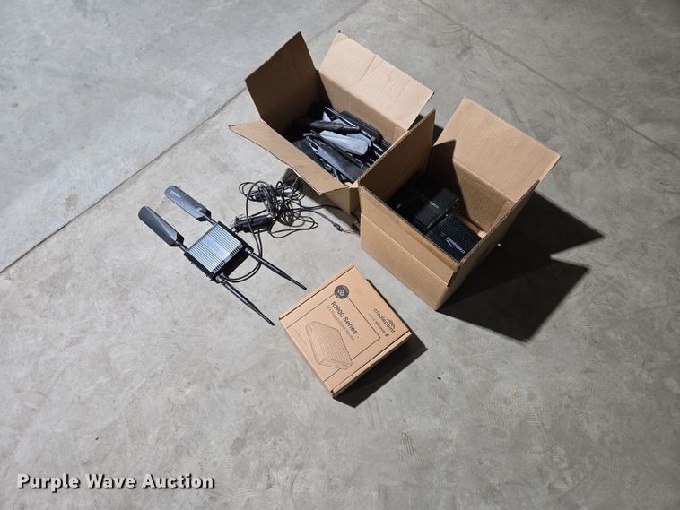 image for item EV5877 Cradlepoint R1900 router