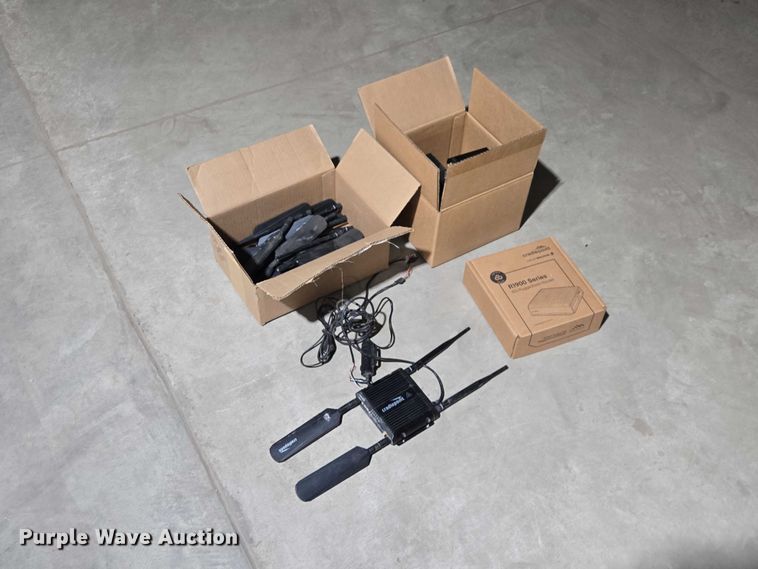 image for item EV5877 Cradlepoint R1900 router