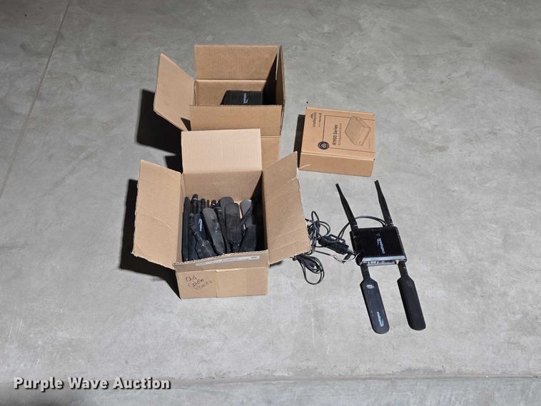 image for item EV5877 Cradlepoint R1900 router