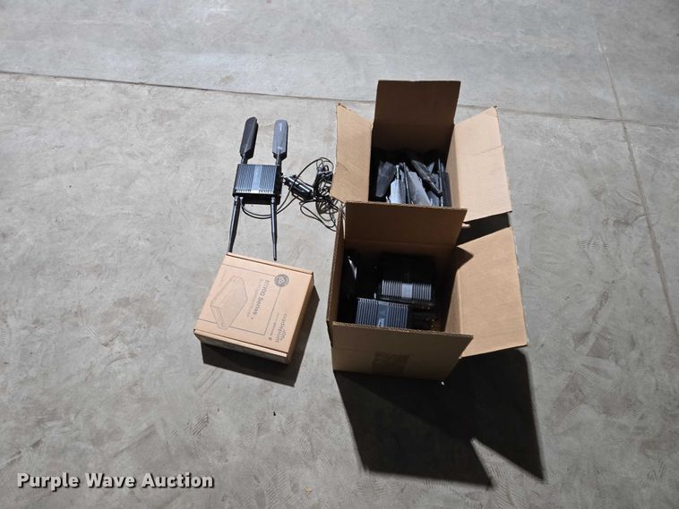 image for item EV5877 Cradlepoint R1900 router