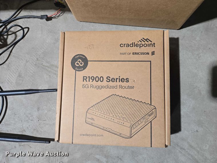 image for item EV5877 Cradlepoint R1900 router