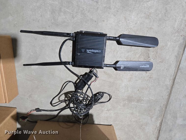image for item EV5877 Cradlepoint R1900 router