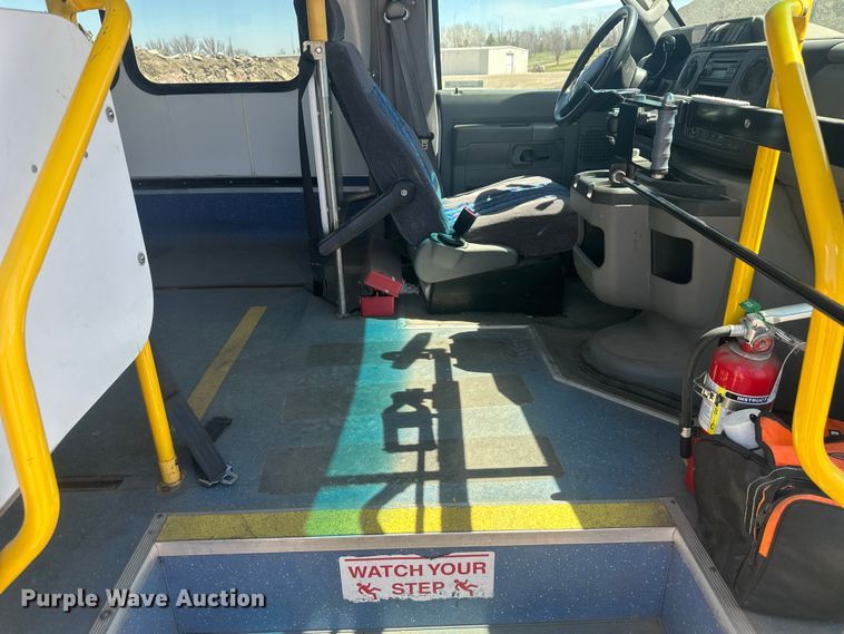 image for item EV5880 2010 Ford E450 