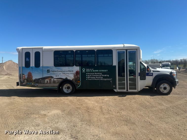 image for item EV5881 2015 Ford F550 shuttle bus