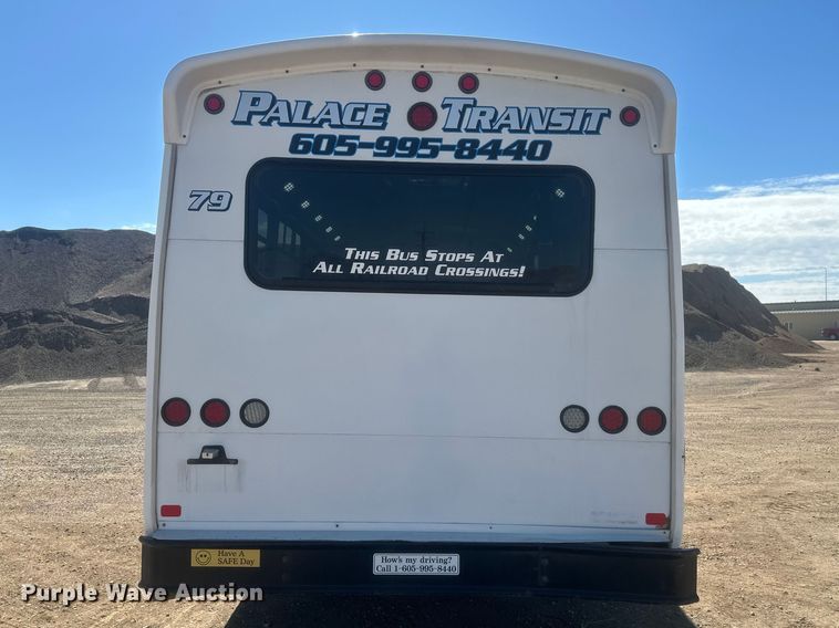 image for item EV5881 2015 Ford F550 shuttle bus