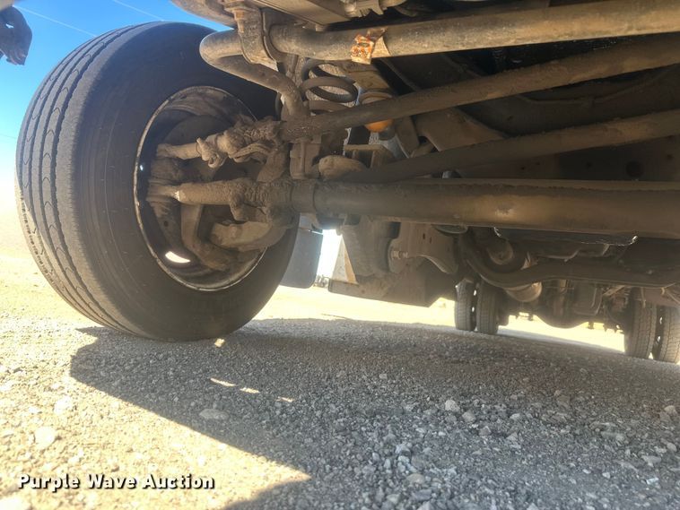 image for item EV5881 2015 Ford F550 shuttle bus