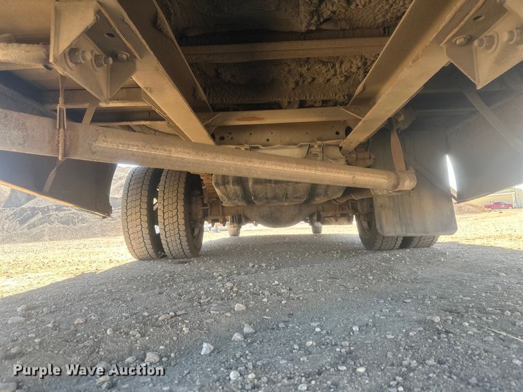 image for item EV5881 2015 Ford F550 shuttle bus