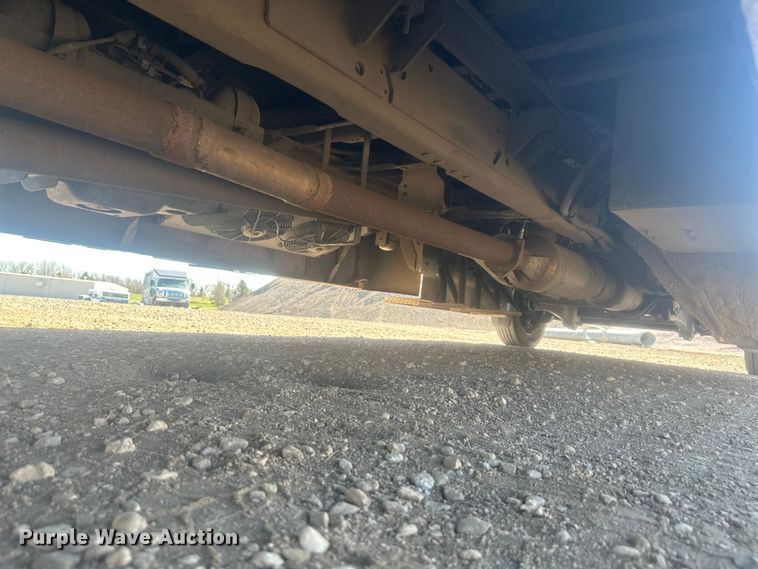 image for item EV5881 2015 Ford F550 shuttle bus