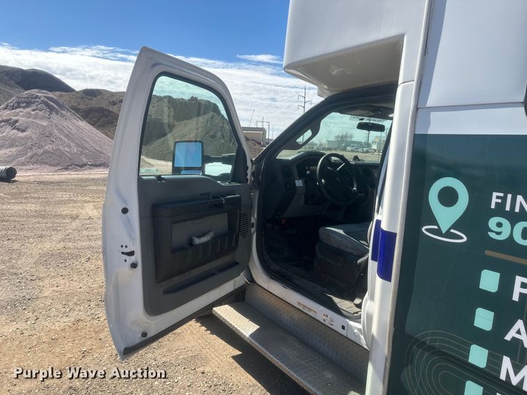 image for item EV5881 2015 Ford F550 shuttle bus