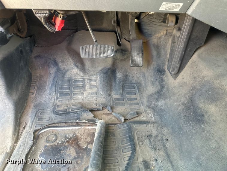 image for item EV5881 2015 Ford F550 shuttle bus