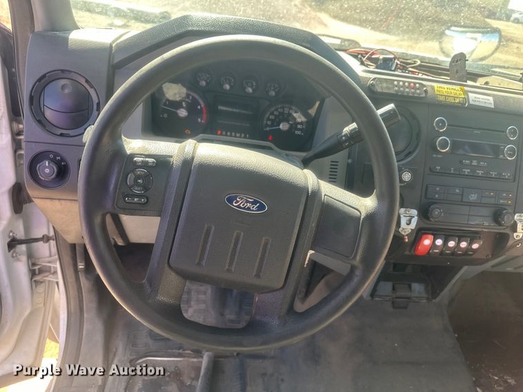image for item EV5881 2015 Ford F550 shuttle bus