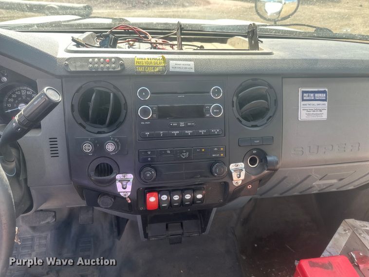 image for item EV5881 2015 Ford F550 shuttle bus