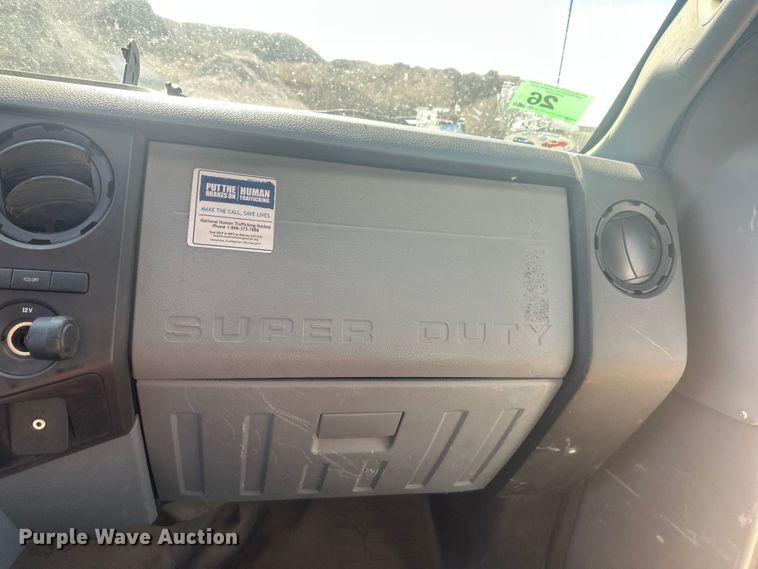image for item EV5881 2015 Ford F550 shuttle bus