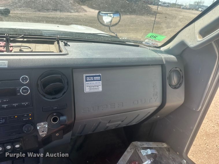 image for item EV5881 2015 Ford F550 shuttle bus