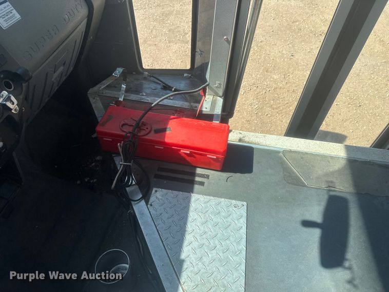 image for item EV5881 2015 Ford F550 shuttle bus