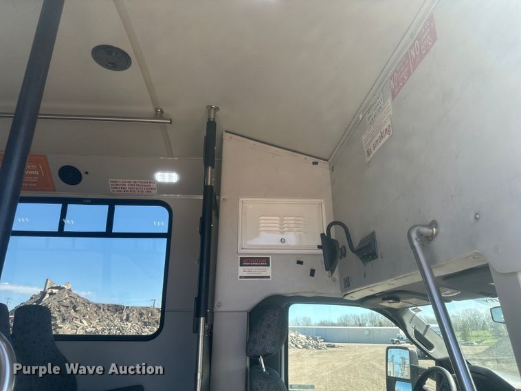 image for item EV5881 2015 Ford F550 shuttle bus